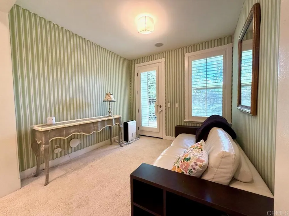 212 Helix Avenue Solana Beach, CA 92075