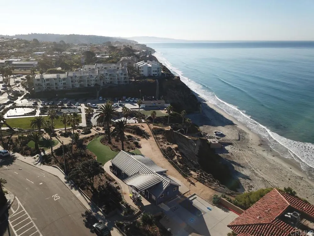 212 Helix Avenue Solana Beach, CA 92075
