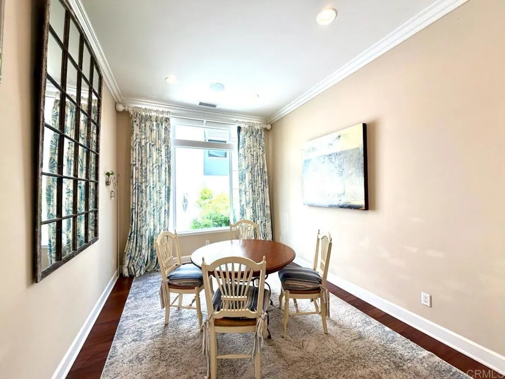 212 Helix Avenue Solana Beach, CA 92075