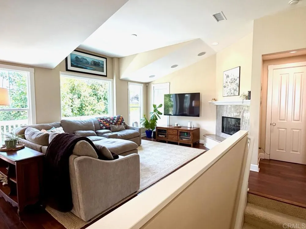 212 Helix Avenue Solana Beach, CA 92075