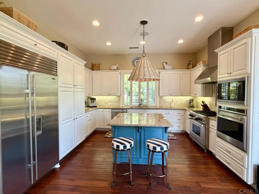 212 Helix Avenue Solana Beach, CA 92075