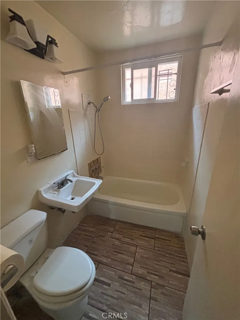 229 E 89th St Los Angeles, CA 90003