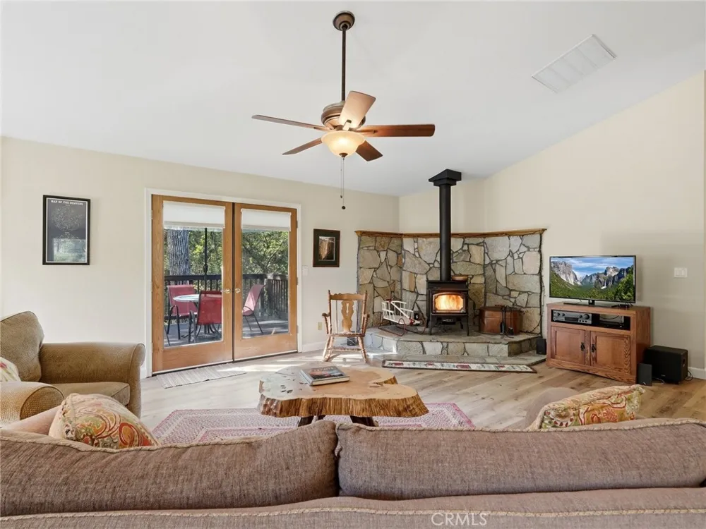 37927 China Creek Oakhurst, CA 93644