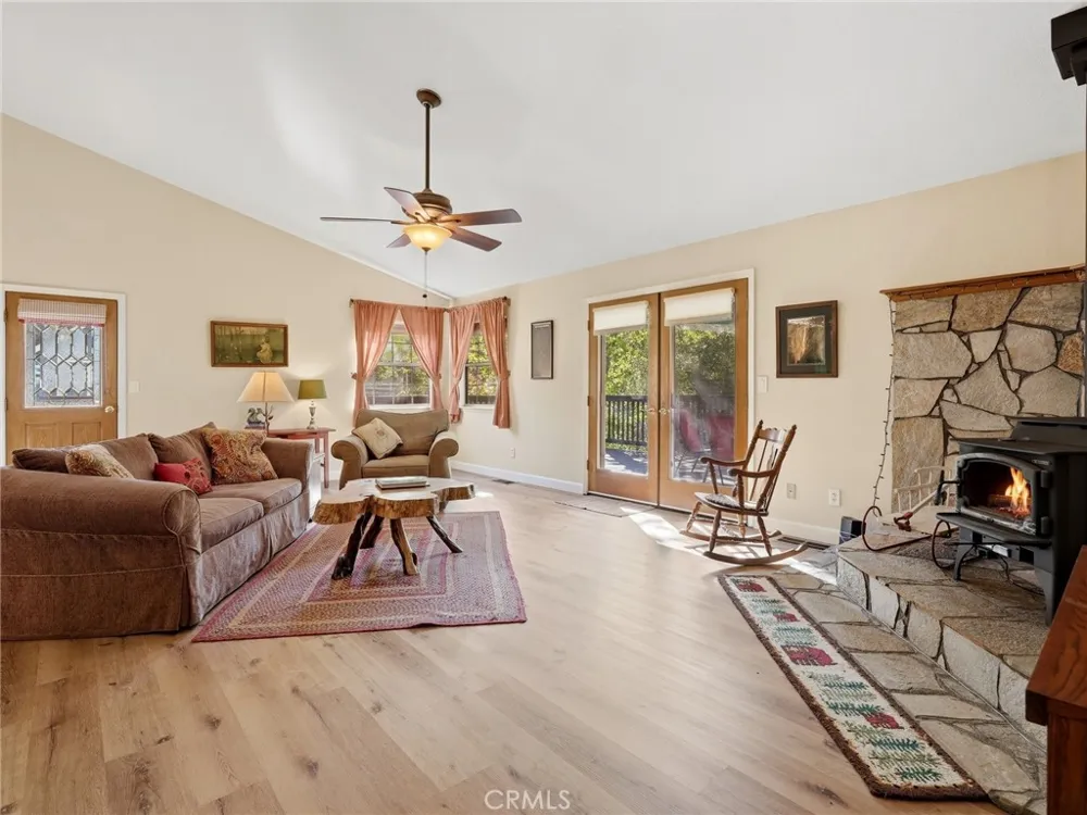 37927 China Creek Oakhurst, CA 93644