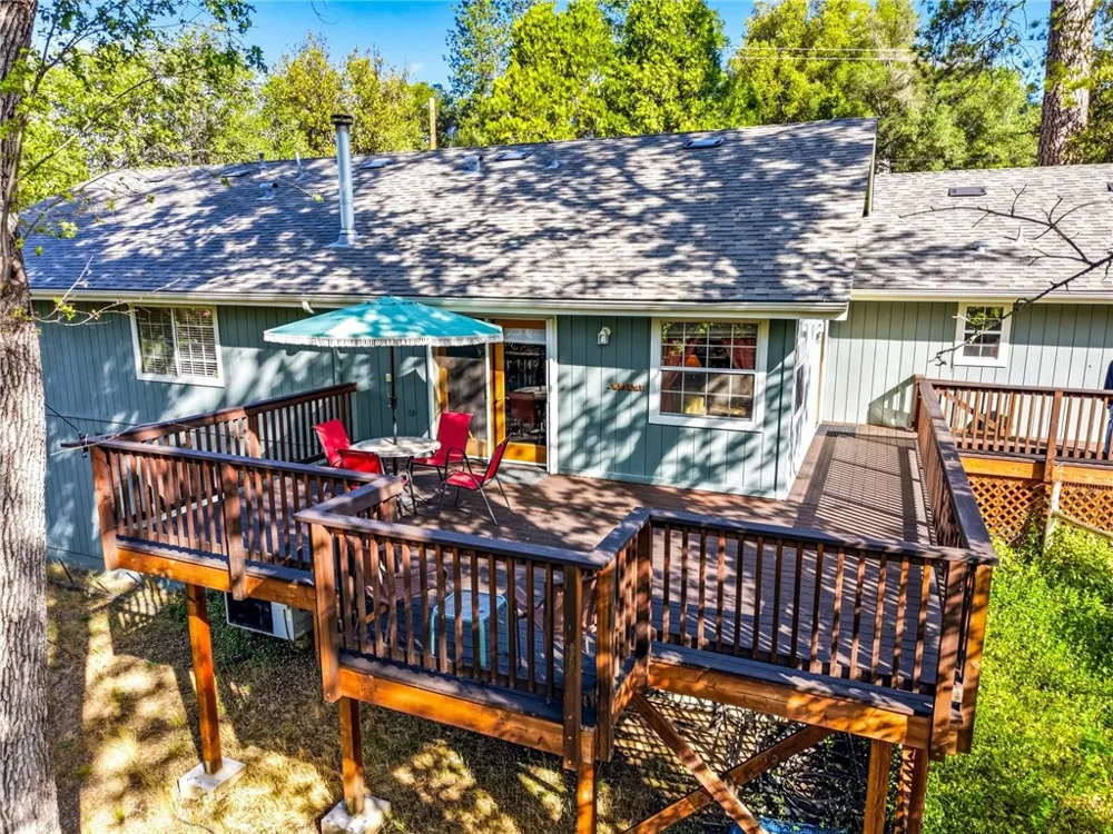 37927 China Creek Oakhurst, CA 93644