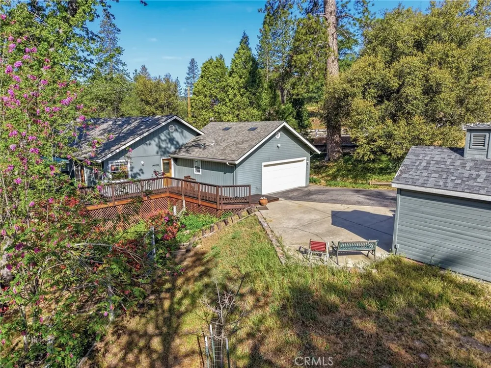 37927 China Creek Oakhurst, CA 93644