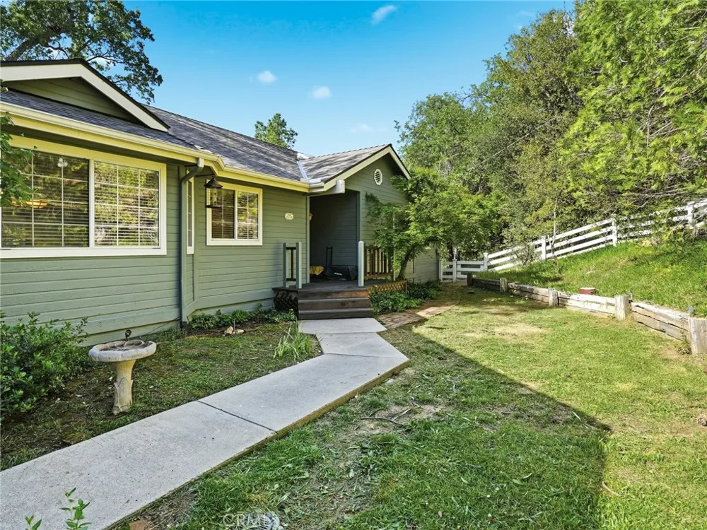 37927 China Creek Oakhurst, CA 93644