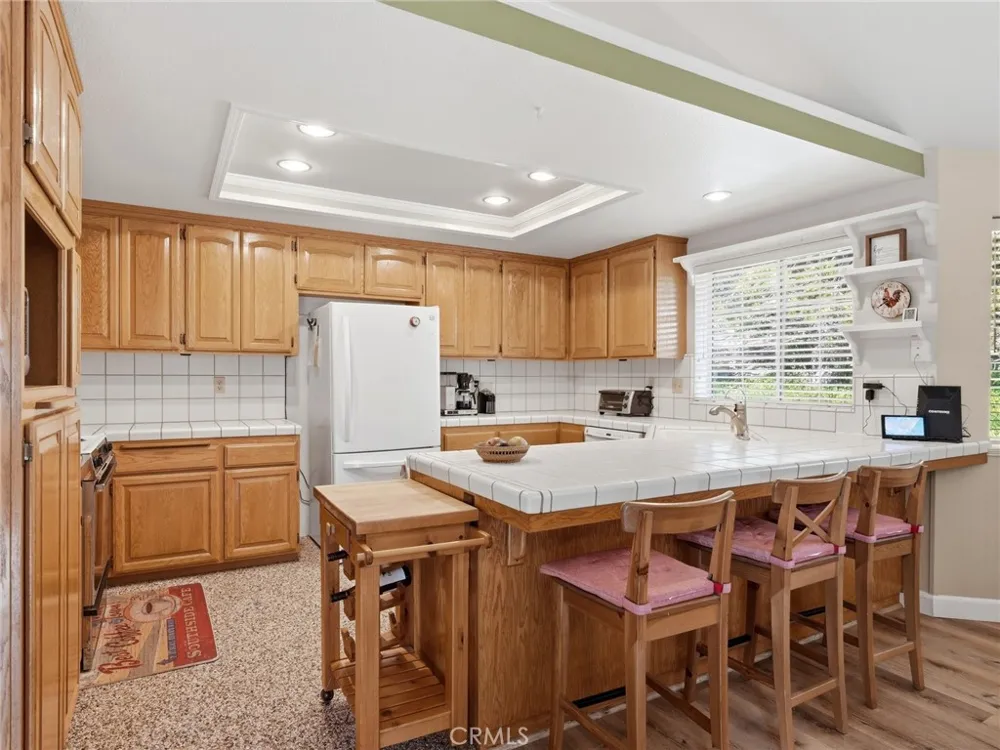 37927 China Creek Oakhurst, CA 93644