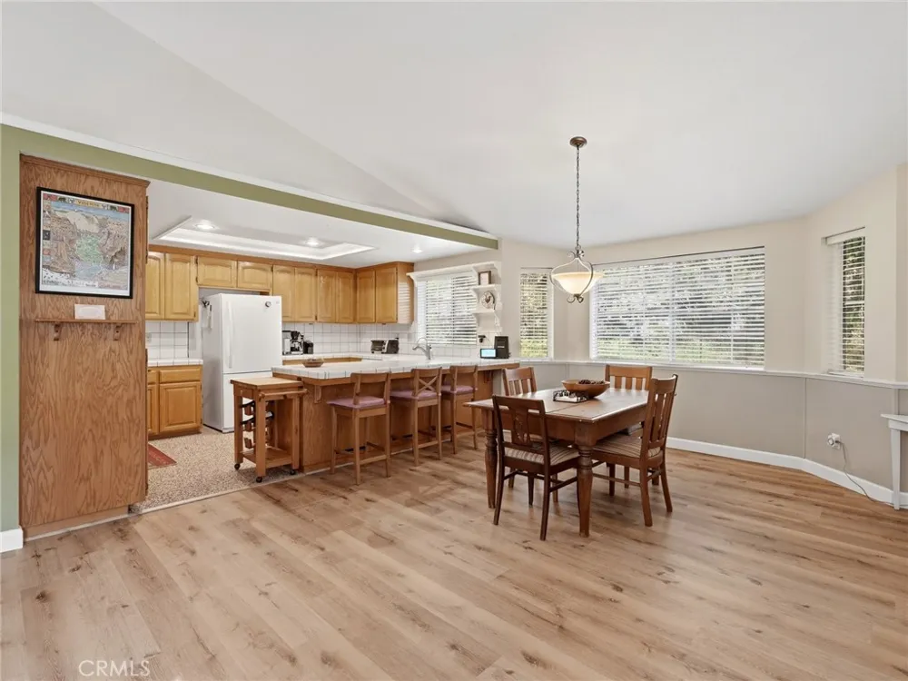 37927 China Creek Oakhurst, CA 93644
