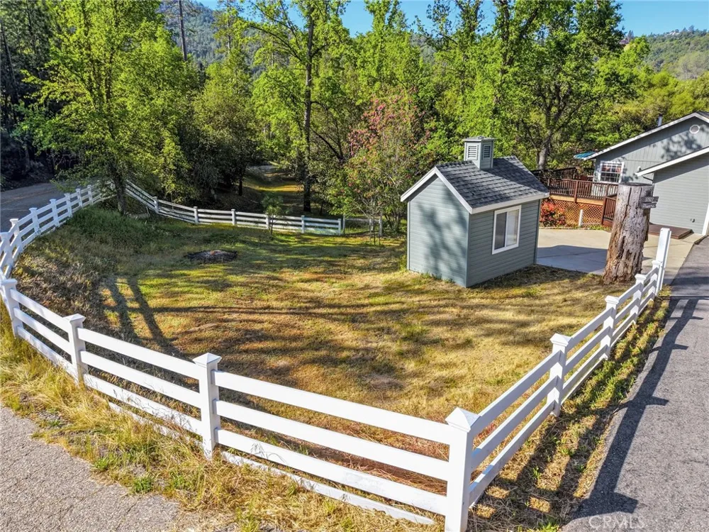 37927 China Creek Oakhurst, CA 93644