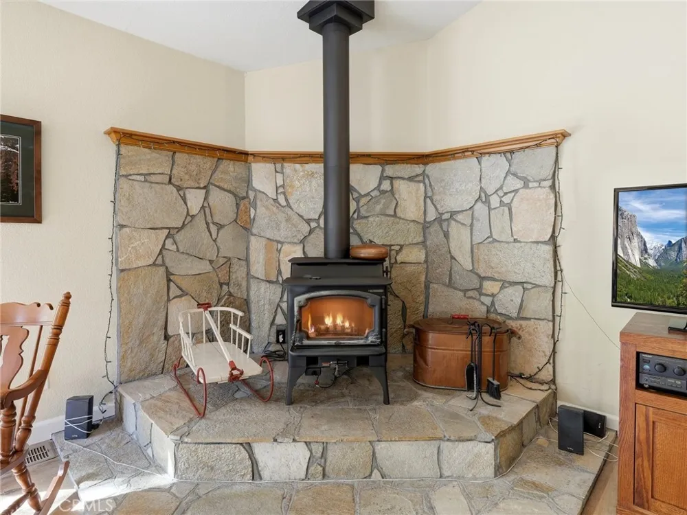 37927 China Creek Oakhurst, CA 93644
