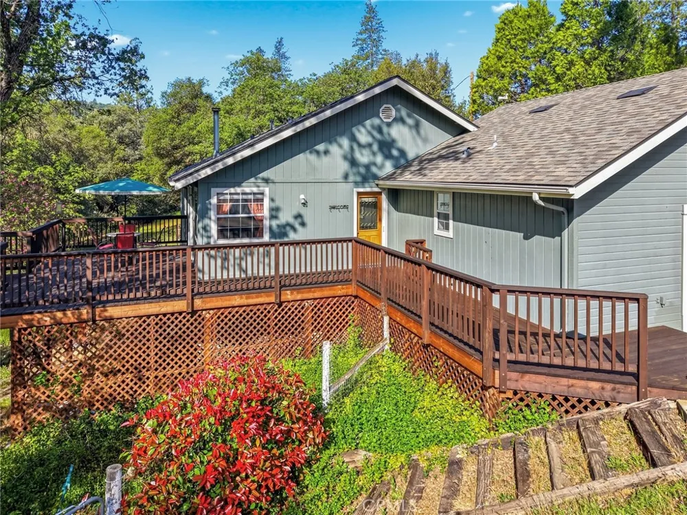37927 China Creek Oakhurst, CA 93644