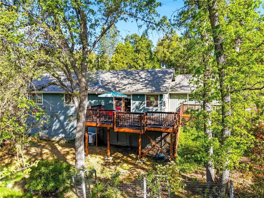 37927 China Creek Oakhurst, CA 93644