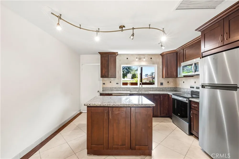 7320 Lennox Avenue #D8 Van Nuys, CA 91405