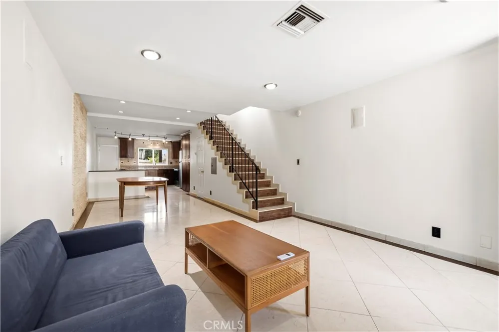 7320 Lennox Avenue #D8 Van Nuys, CA 91405