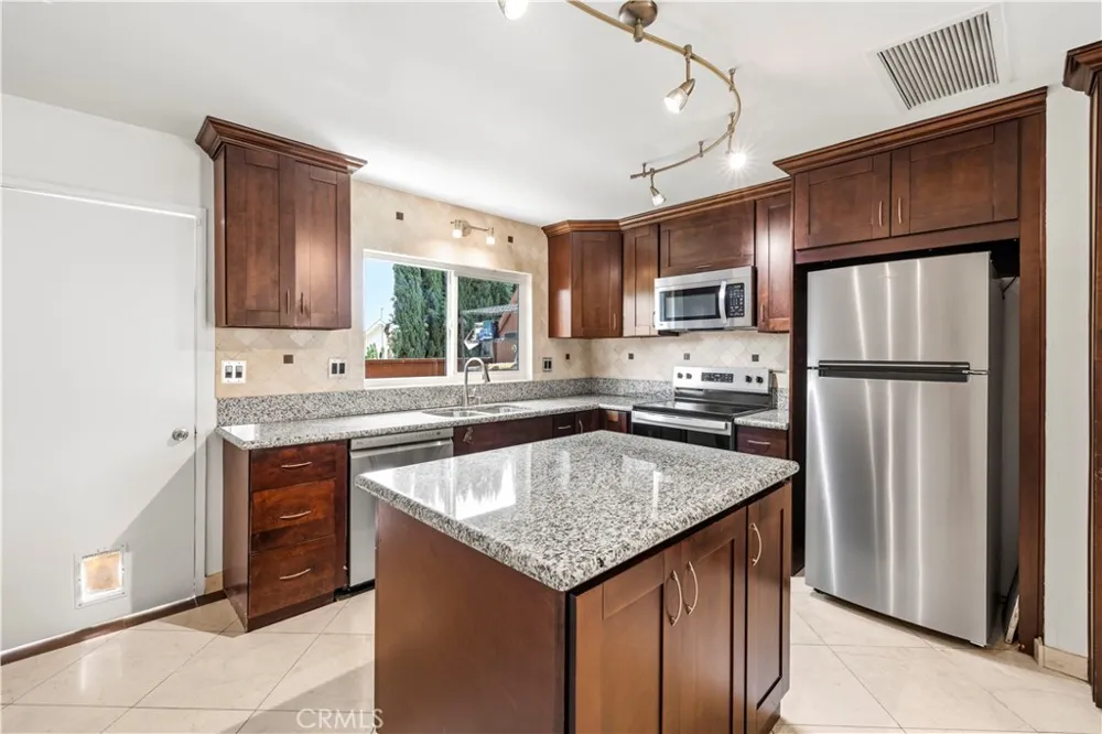 7320 Lennox Avenue #D8 Van Nuys, CA 91405