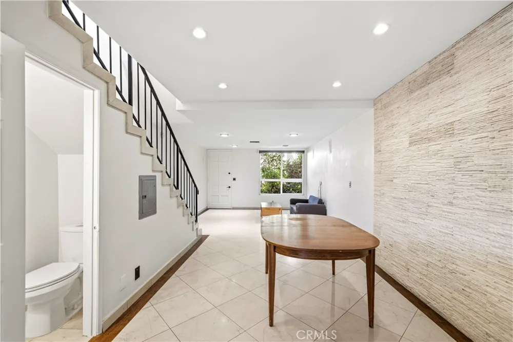 7320 Lennox Avenue #D8 Van Nuys, CA 91405