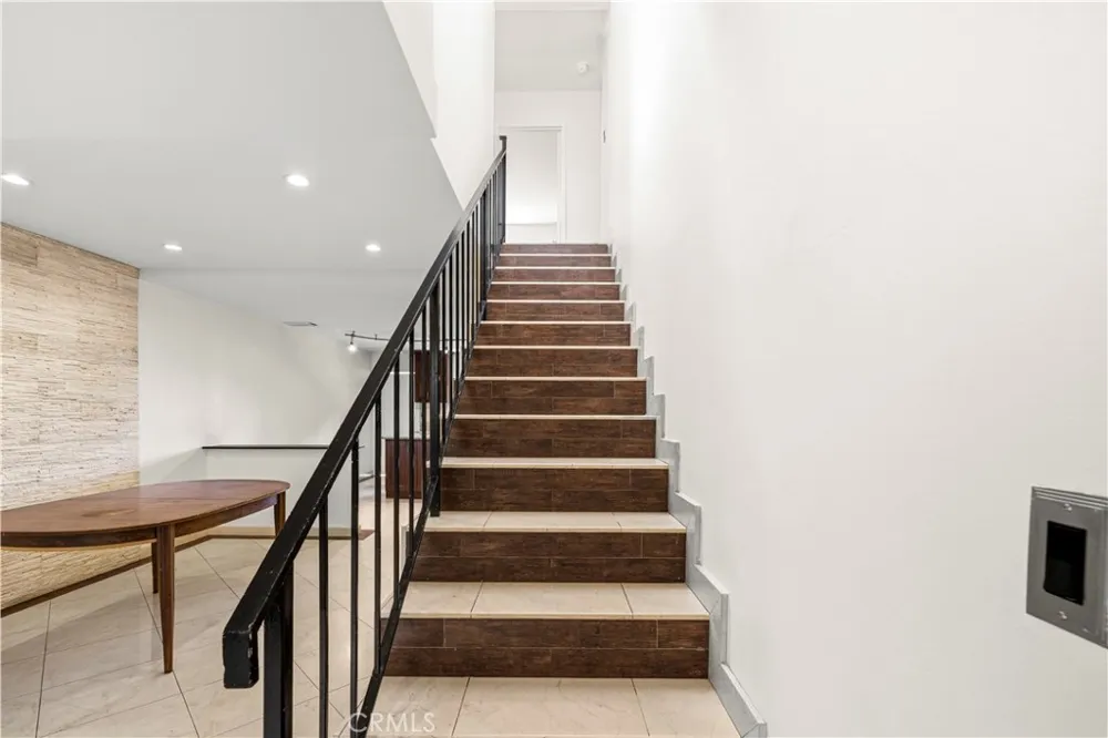 7320 Lennox Avenue #D8 Van Nuys, CA 91405