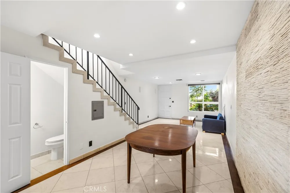 7320 Lennox Avenue #D8 Van Nuys, CA 91405