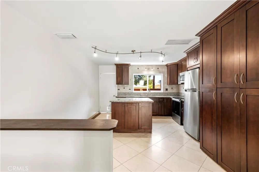 7320 Lennox Avenue #D8 Van Nuys, CA 91405