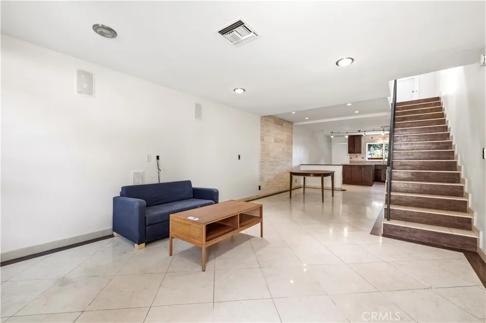 7320 Lennox Avenue #D8 Van Nuys, CA 91405