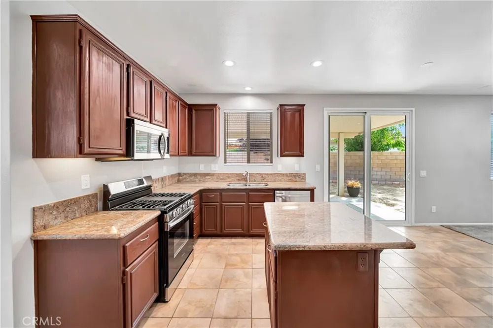 1222 W Avenue H7 Lancaster, CA 93534