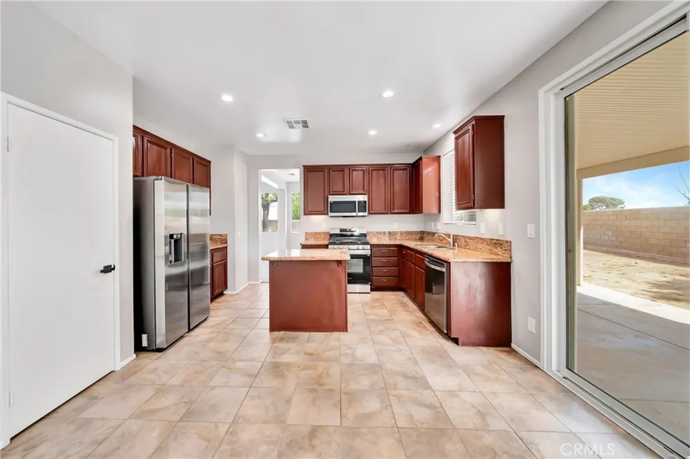 1222 W Avenue H7 Lancaster, CA 93534