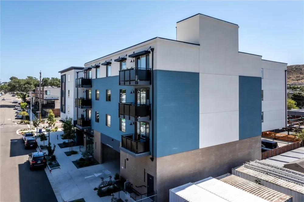 2475 Victoria #310 San Luis Obispo, CA 93401