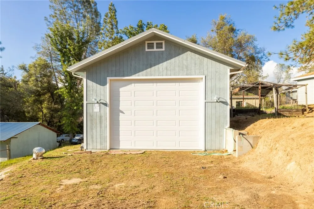 50711 Road 426 Oakhurst, CA 93644