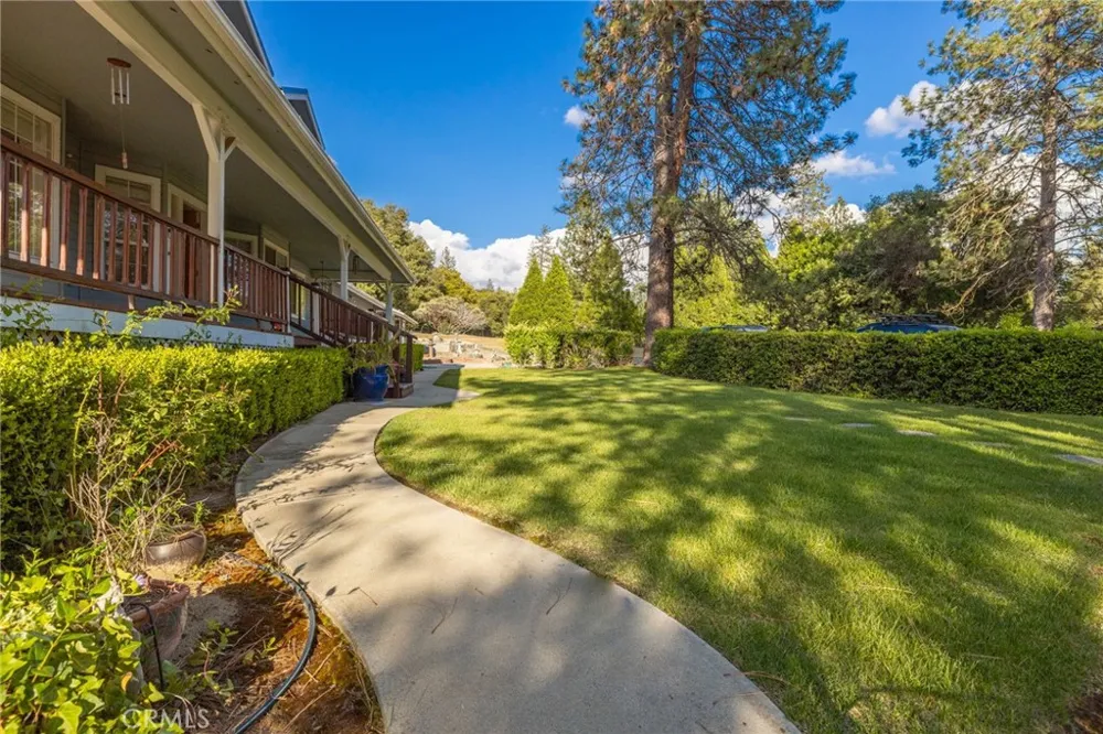 50711 Road 426 Oakhurst, CA 93644
