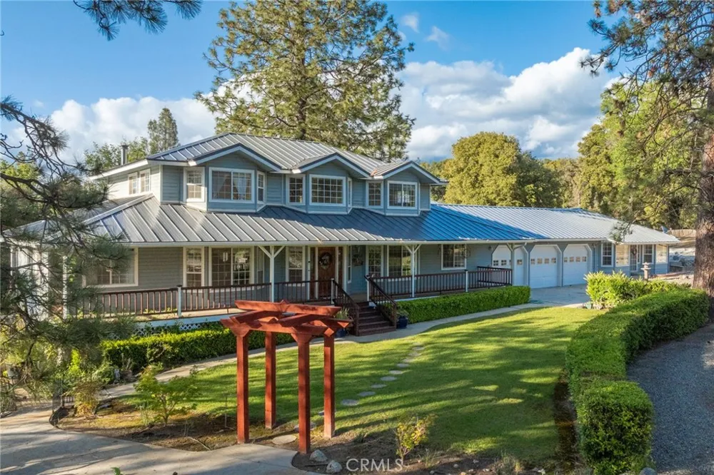 50711 Road 426 Oakhurst, CA 93644