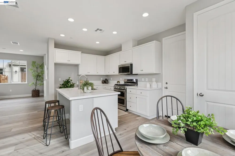 208 Mindy Way Pittsburg, CA 94565