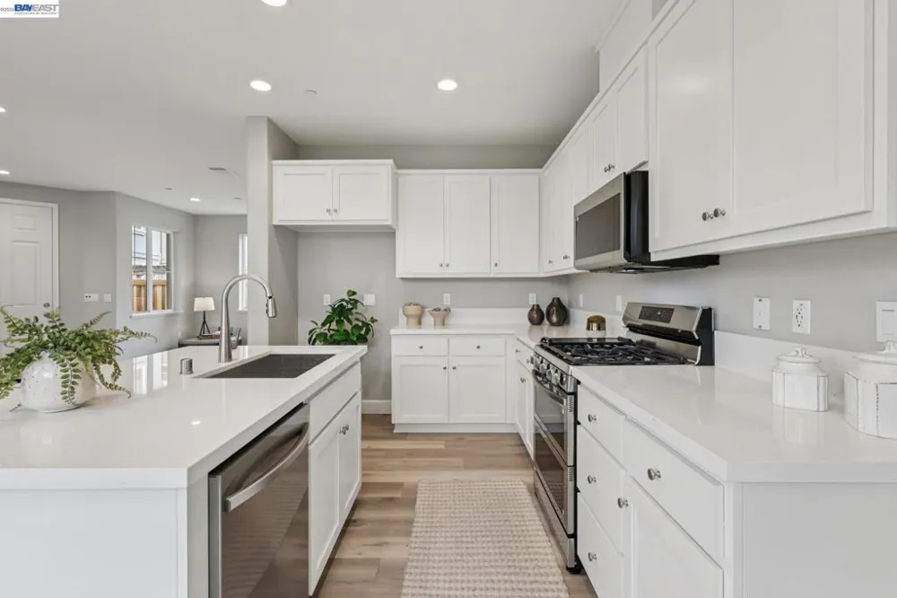 208 Mindy Way Pittsburg, CA 94565