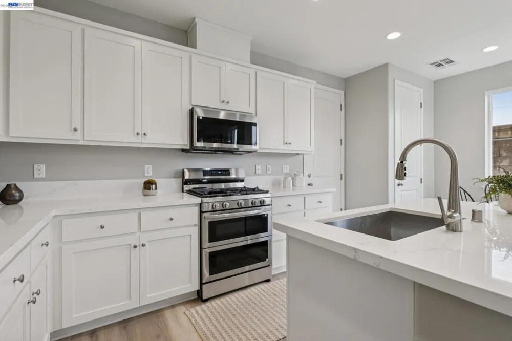 208 Mindy Way Pittsburg, CA 94565