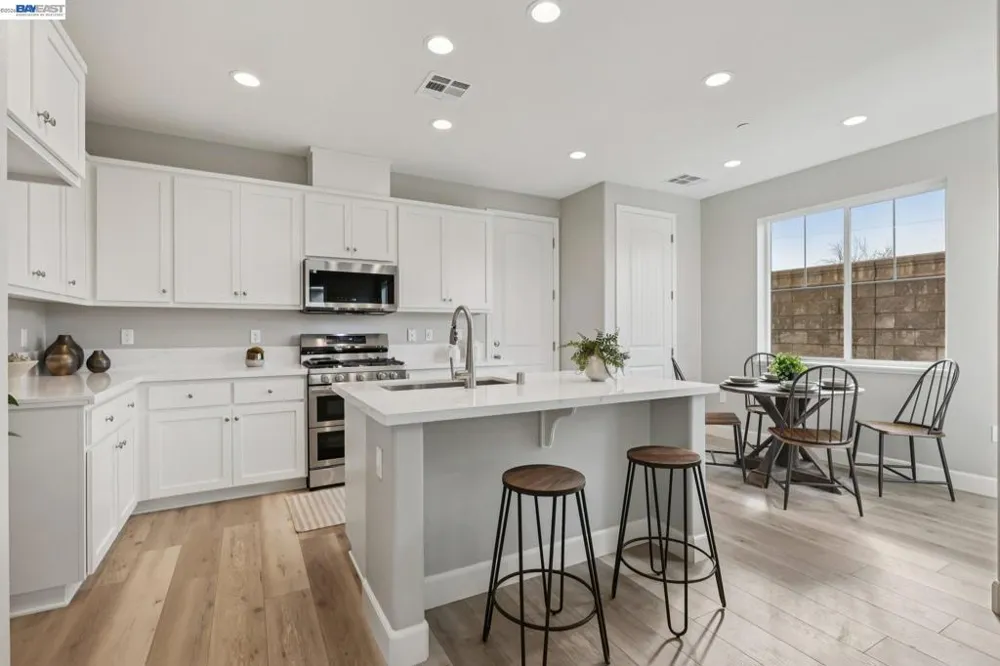208 Mindy Way Pittsburg, CA 94565