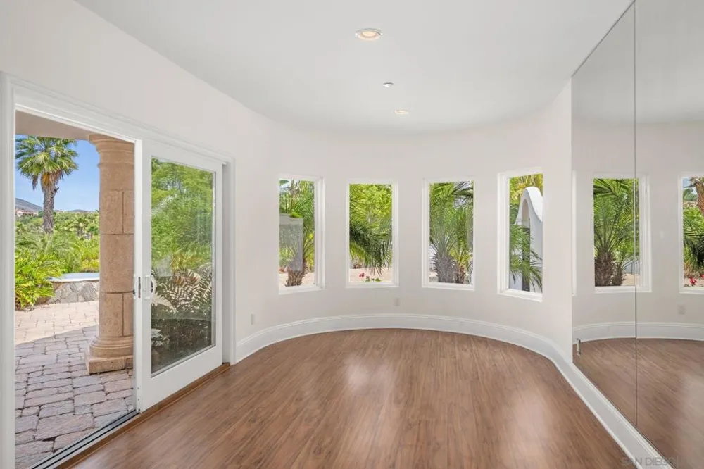 6319 Via Naranjal Rancho Santa Fe, CA 92067
