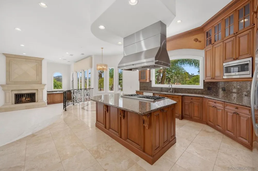 6319 Via Naranjal Rancho Santa Fe, CA 92067