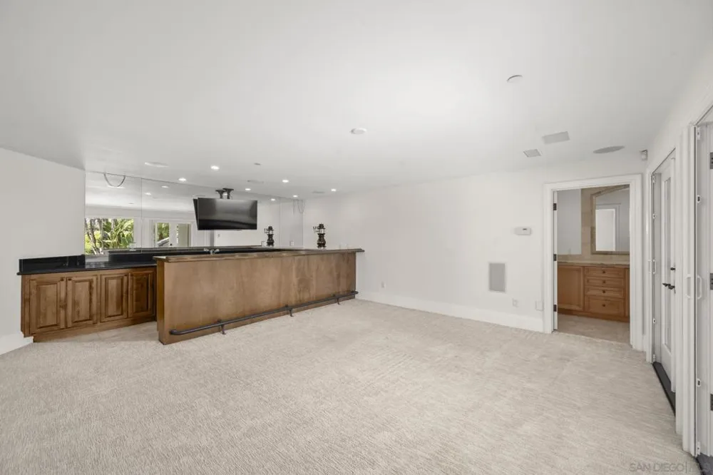 6319 Via Naranjal Rancho Santa Fe, CA 92067