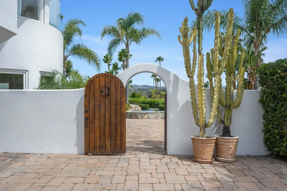 6319 Via Naranjal Rancho Santa Fe, CA 92067