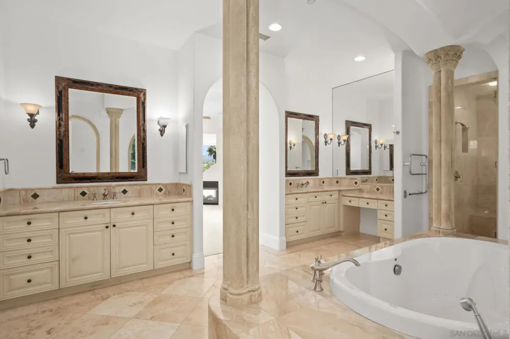6319 Via Naranjal Rancho Santa Fe, CA 92067
