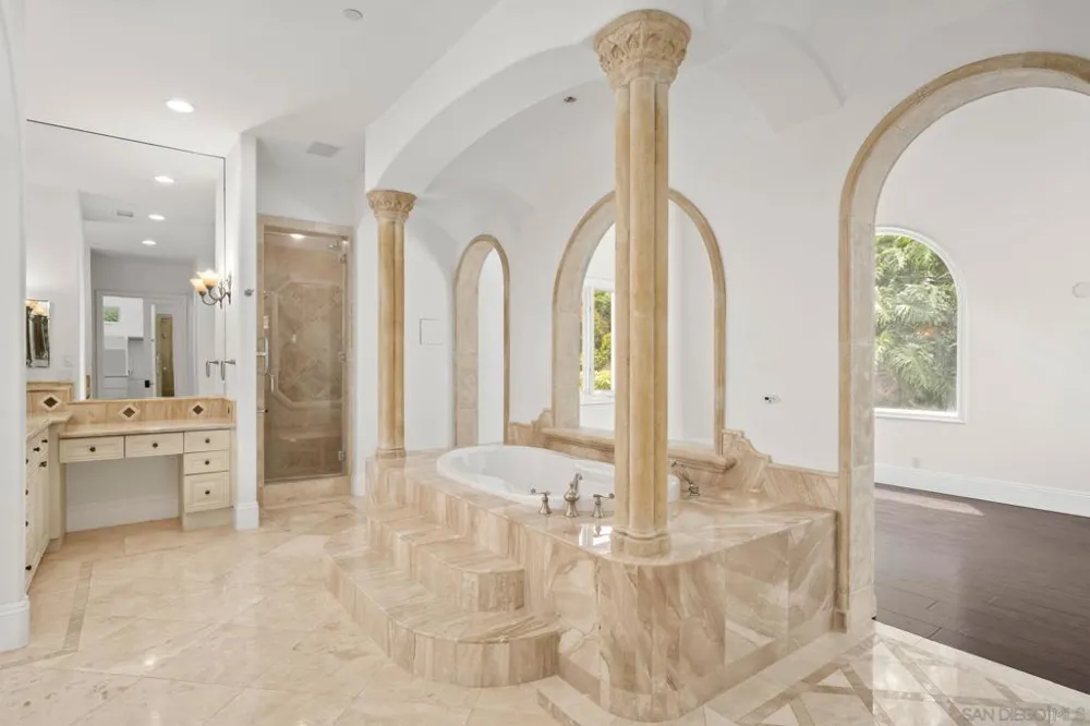 6319 Via Naranjal Rancho Santa Fe, CA 92067