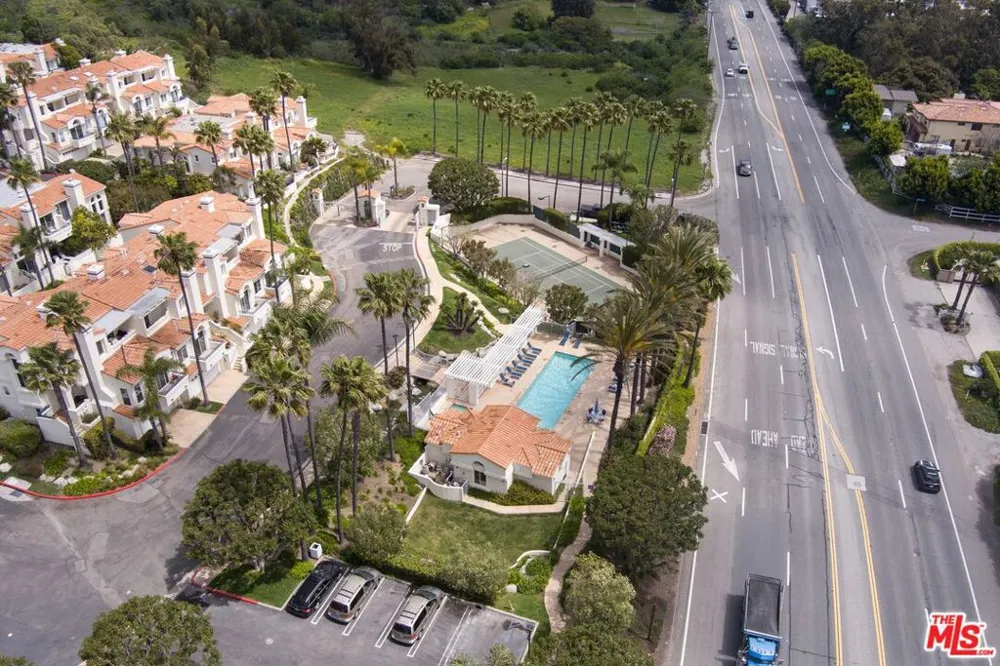 6483 Zuma View Place #106 Malibu, CA 90265