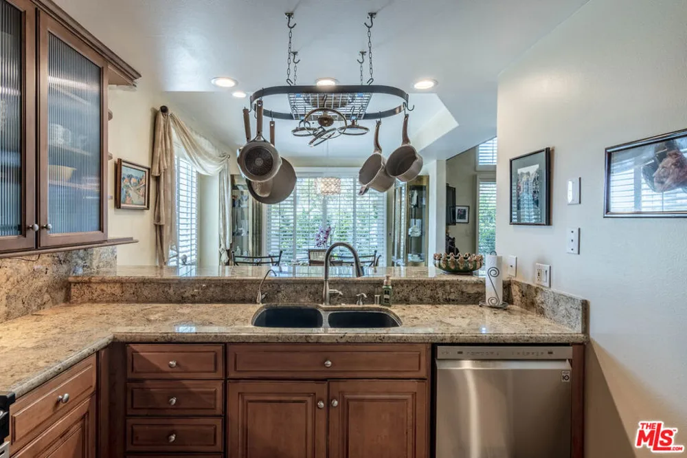 6483 Zuma View Place #106 Malibu, CA 90265