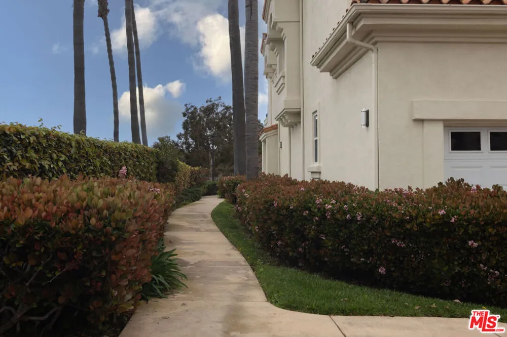 6483 Zuma View Place #106 Malibu, CA 90265