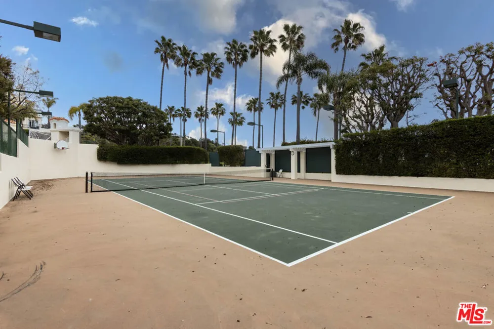 6483 Zuma View Place #106 Malibu, CA 90265