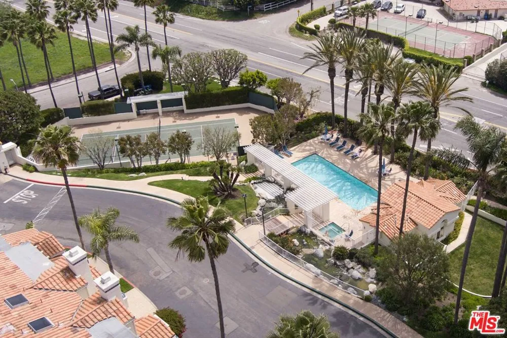 6483 Zuma View Place #106 Malibu, CA 90265