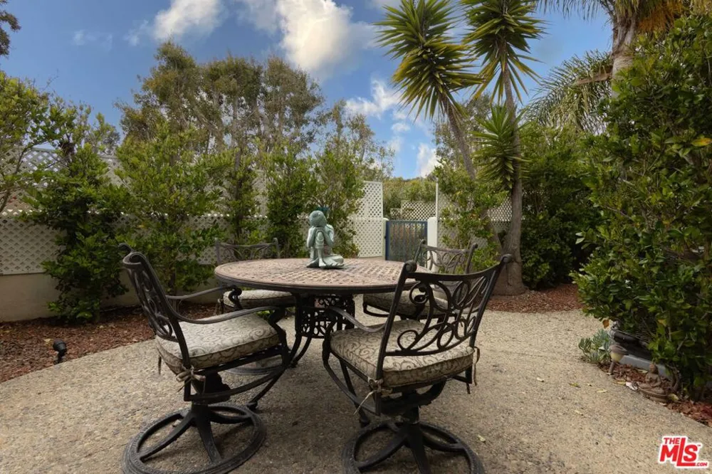 6483 Zuma View Place #106 Malibu, CA 90265