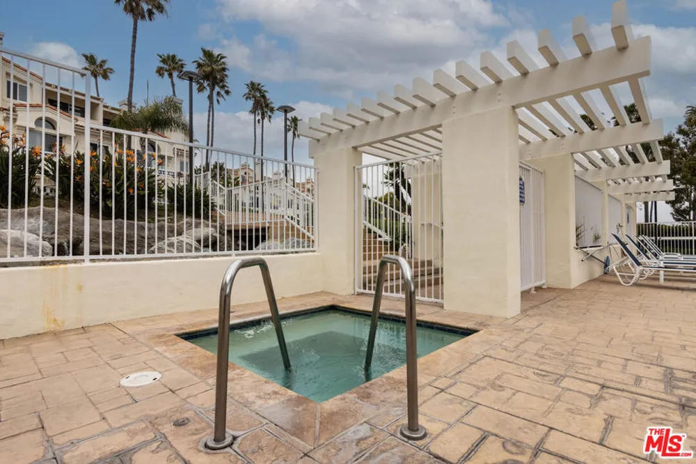6483 Zuma View Place #106 Malibu, CA 90265