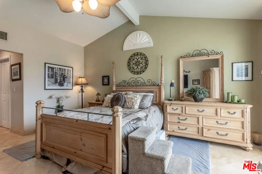 6483 Zuma View Place #106 Malibu, CA 90265
