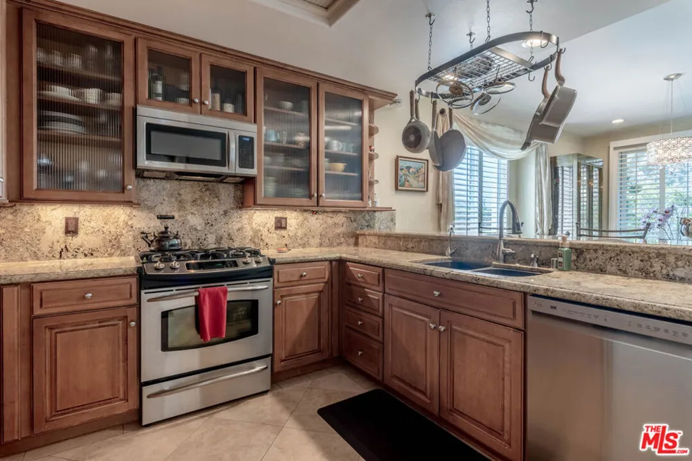 6483 Zuma View Place #106 Malibu, CA 90265
